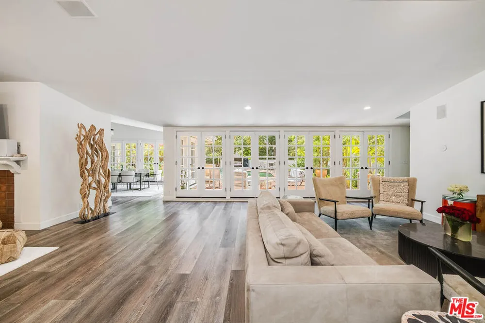 9911 Tower Lane Los Angeles, CA 90210