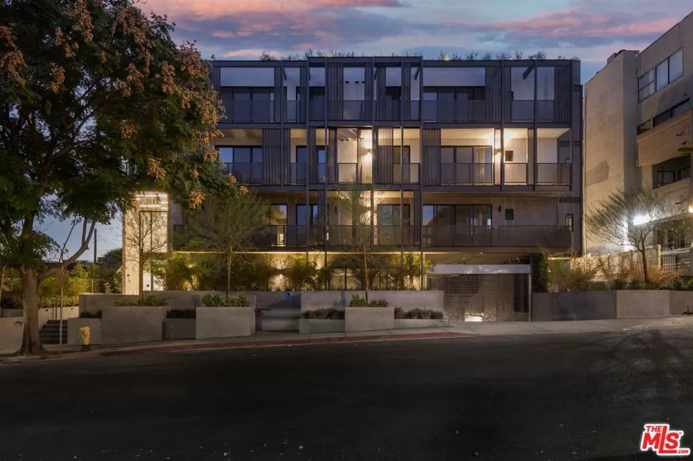829 Larrabee Street #303 West Hollywood, CA 90069