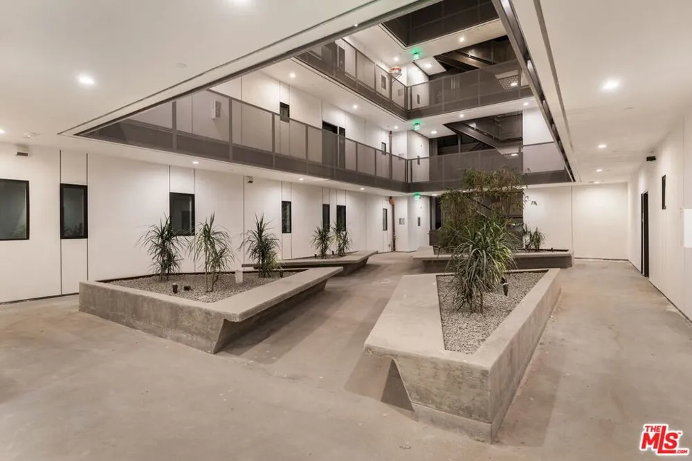 829 Larrabee Street #303 West Hollywood, CA 90069