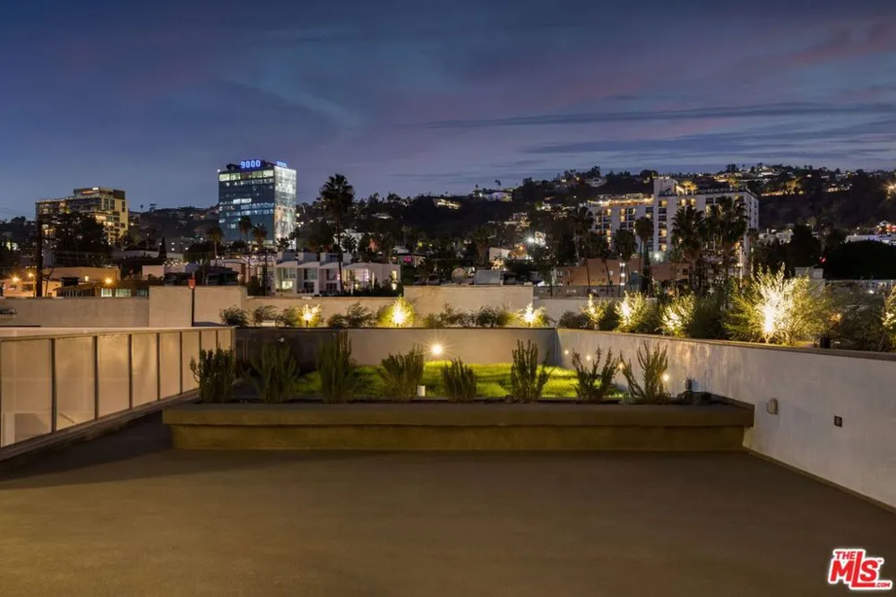 829 Larrabee Street #303 West Hollywood, CA 90069