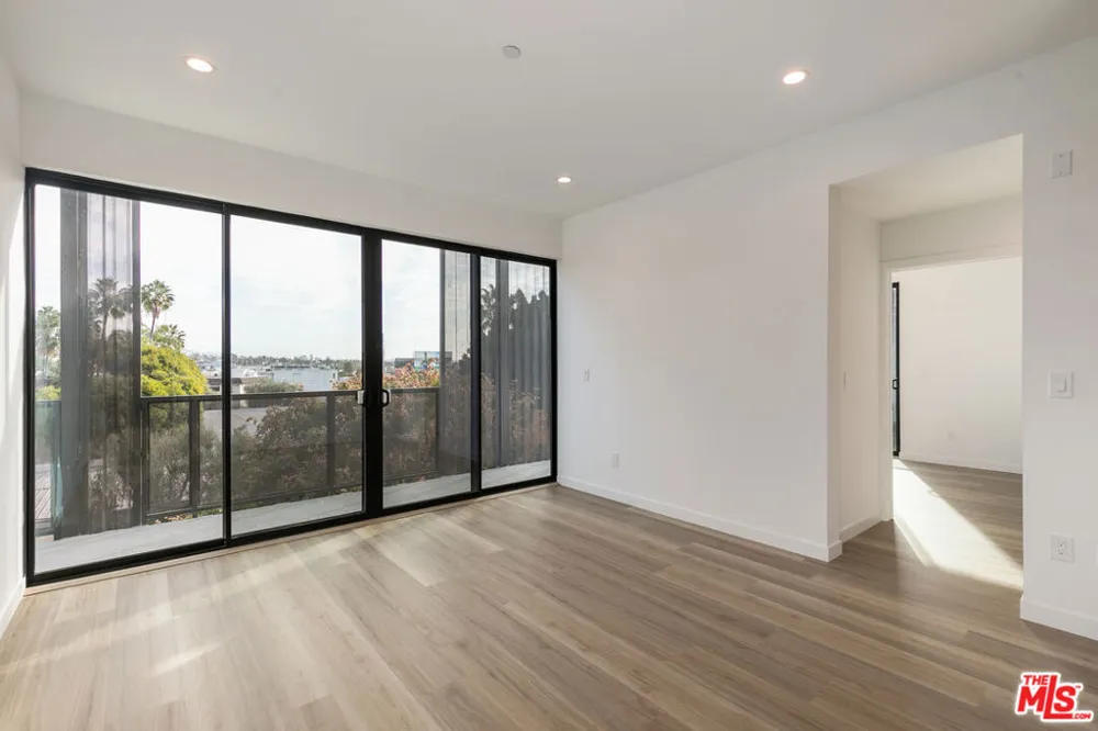 829 Larrabee Street #303 West Hollywood, CA 90069