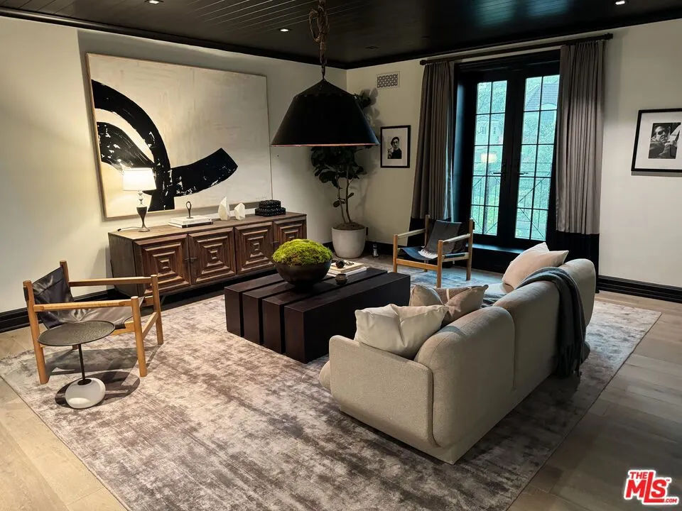 888 Toulon Drive Pacific Palisades, CA 90272