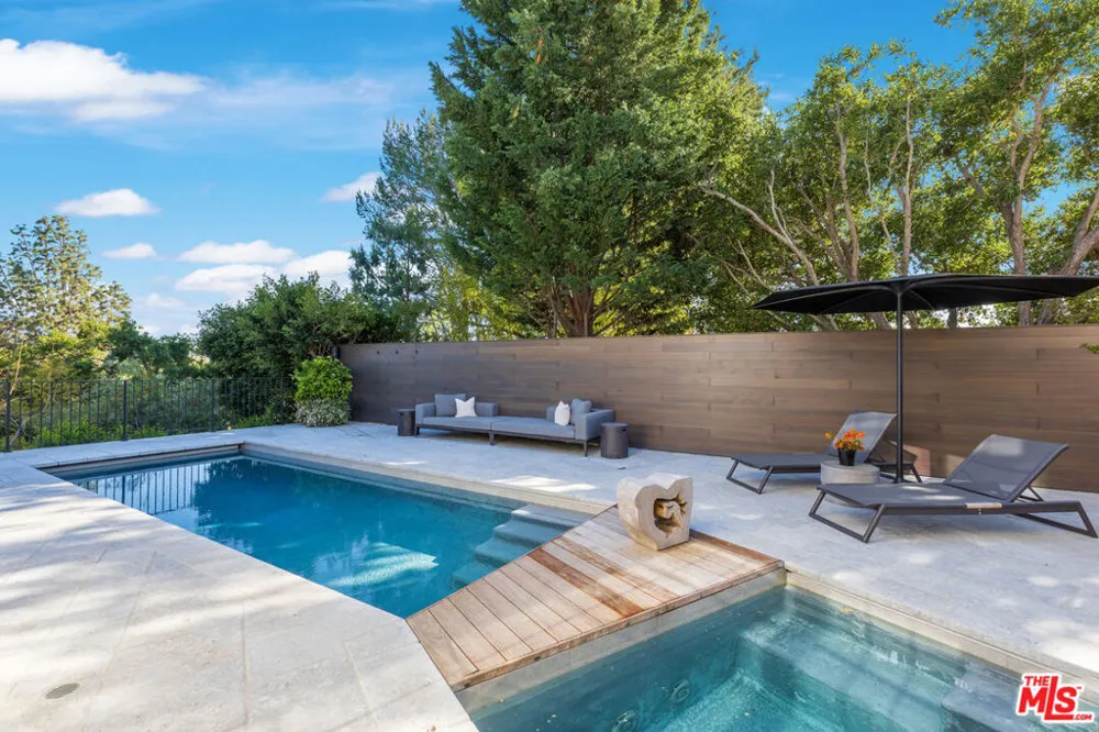 888 Toulon Drive Pacific Palisades, CA 90272