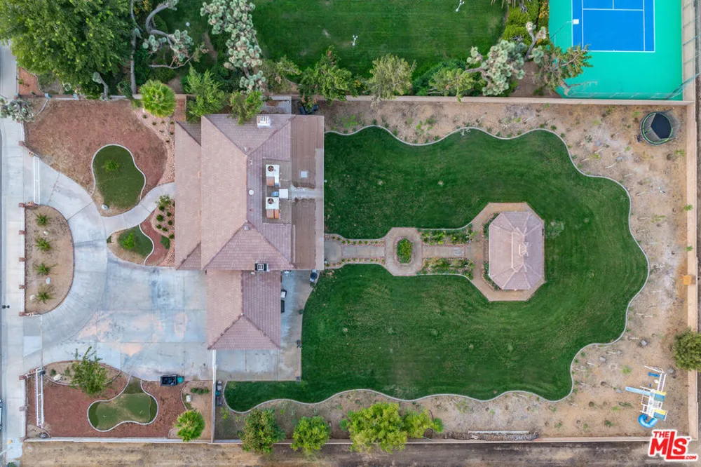 42706 20th Street Lancaster, CA 93534