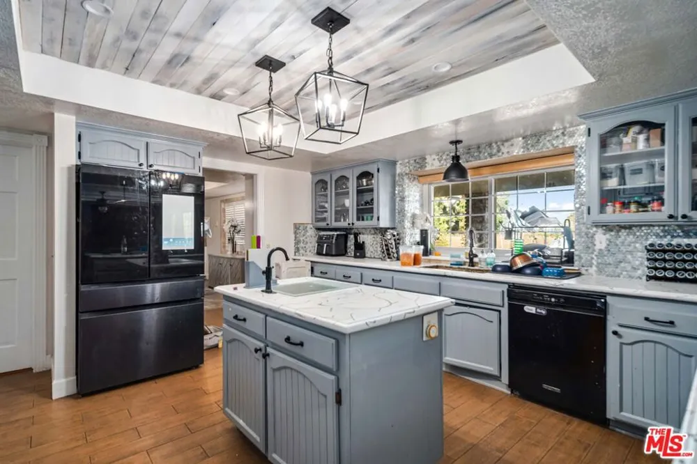 42706 20th Street Lancaster, CA 93534