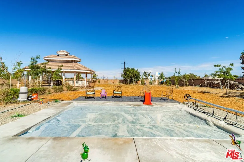42706 20th Street Lancaster, CA 93534