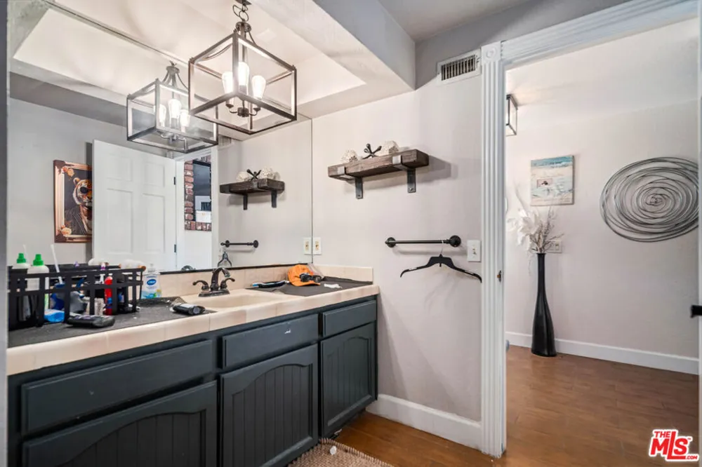 42706 20th Street Lancaster, CA 93534