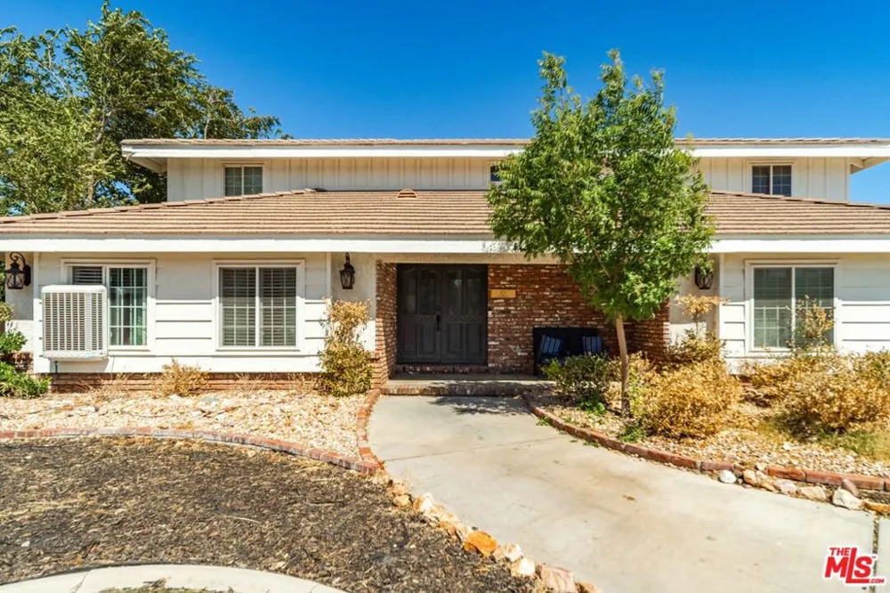 42706 20th Street Lancaster, CA 93534