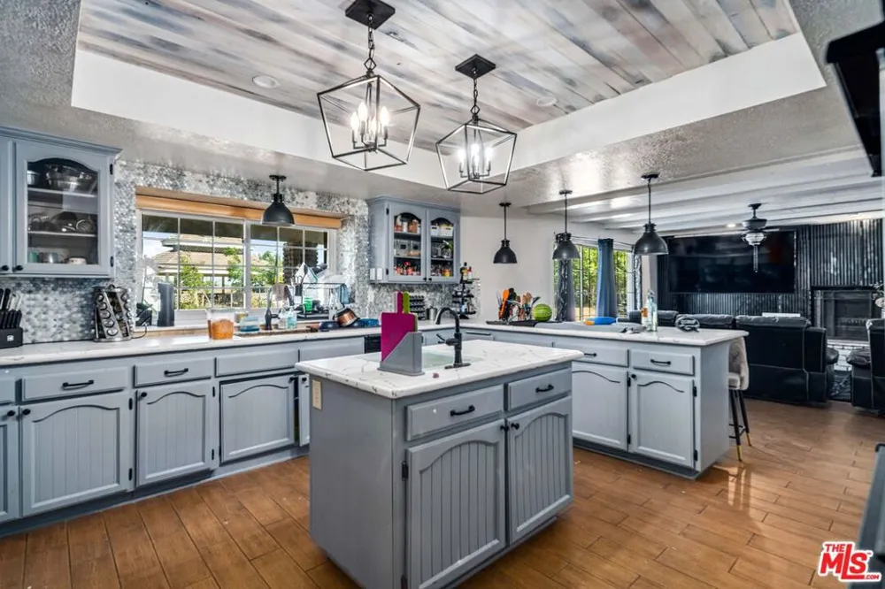 42706 20th Street Lancaster, CA 93534