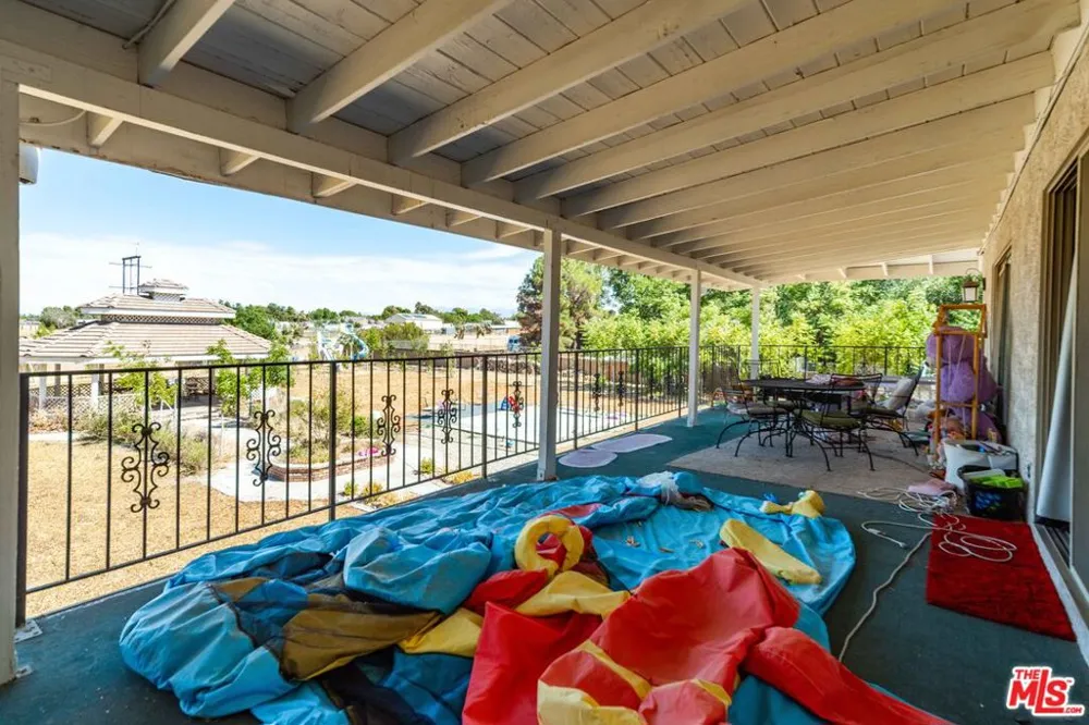 42706 20th Street Lancaster, CA 93534