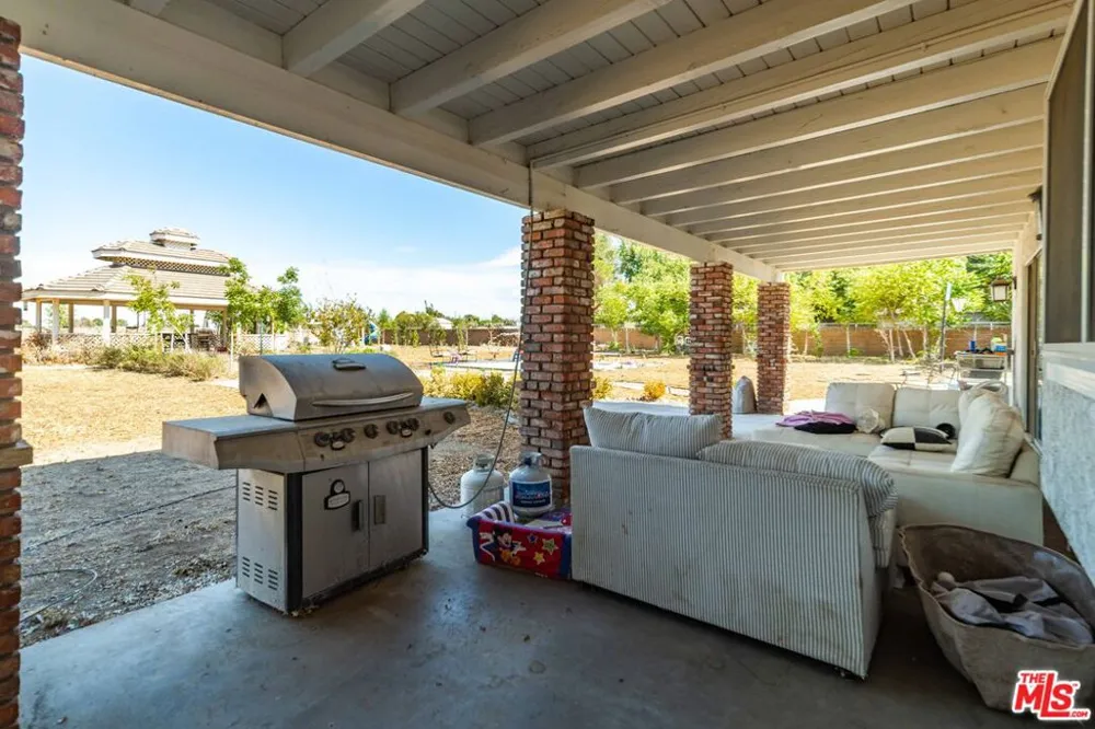 42706 20th Street Lancaster, CA 93534
