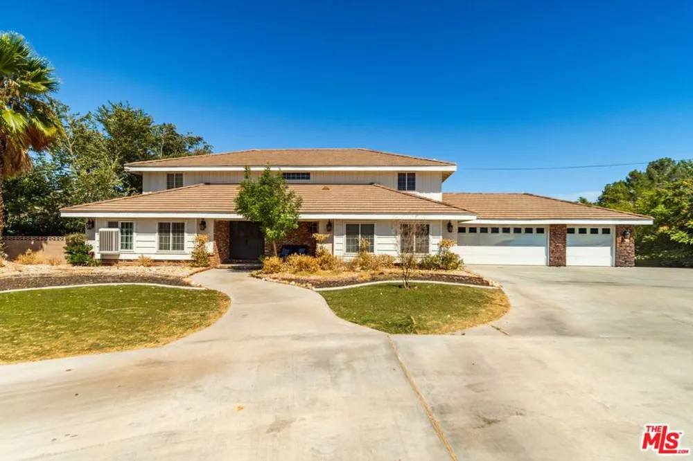 42706 20th Street Lancaster, CA 93534