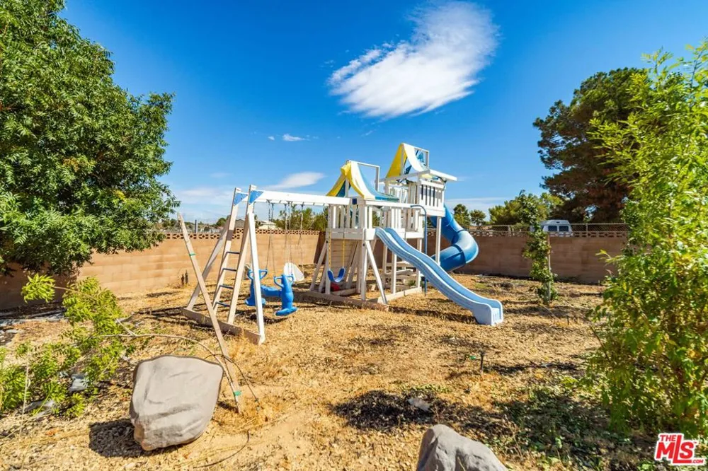 42706 20th Street Lancaster, CA 93534