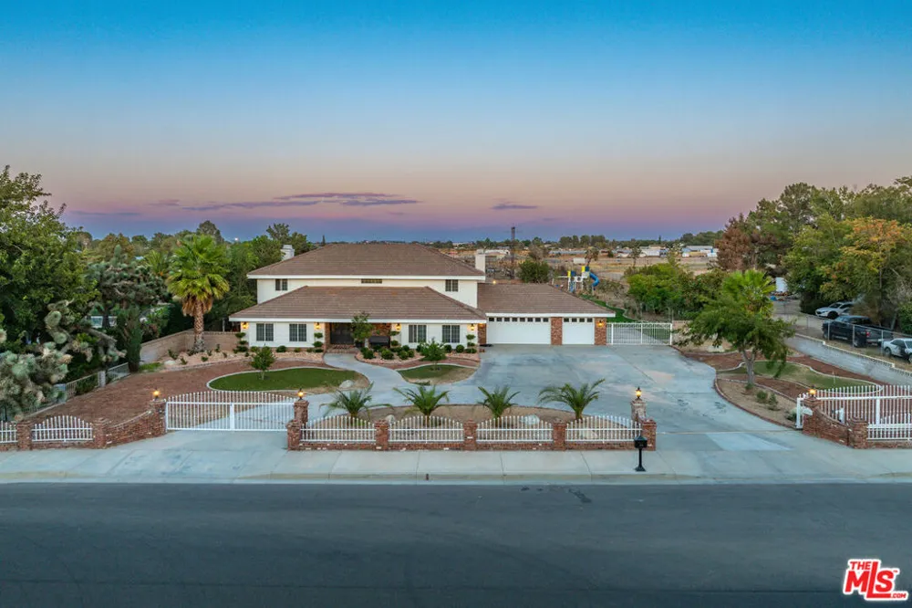 42706 20th Street Lancaster, CA 93534