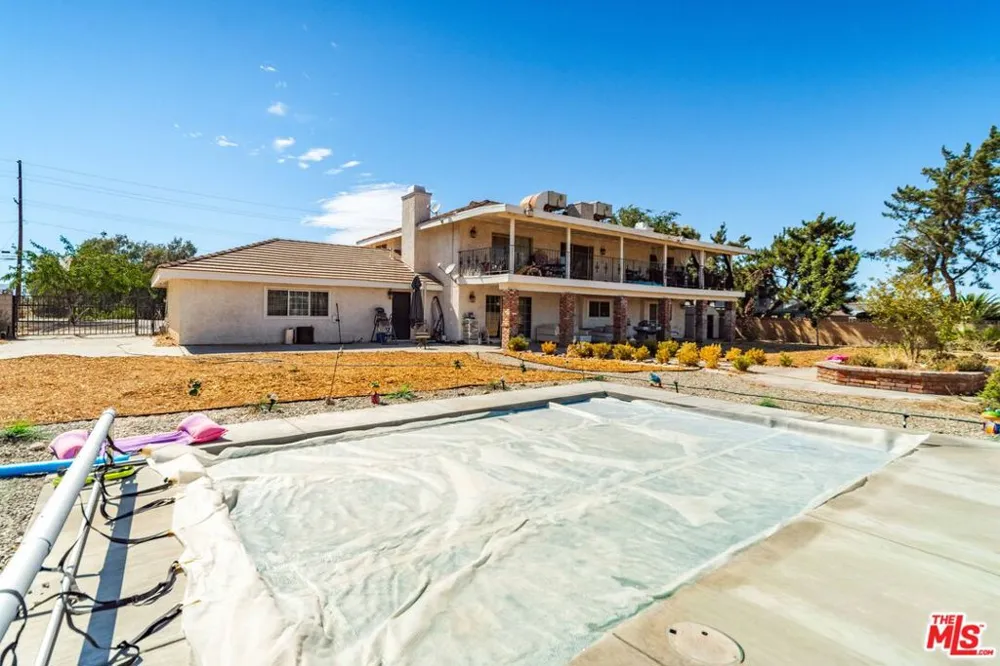 42706 20th Street Lancaster, CA 93534