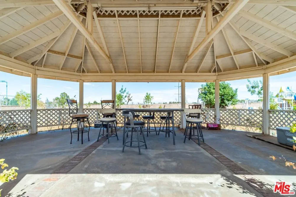 42706 20th Street Lancaster, CA 93534