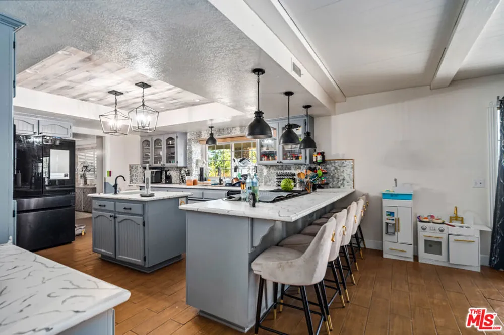 42706 20th Street Lancaster, CA 93534