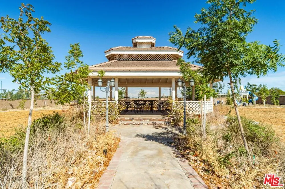 42706 20th Street Lancaster, CA 93534