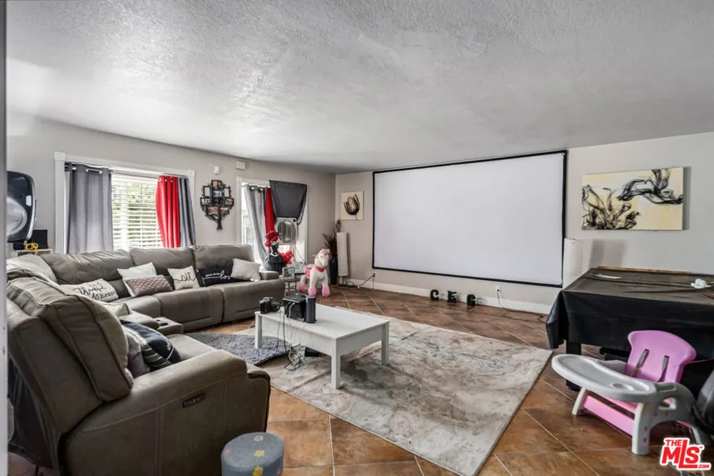 42706 20th Street Lancaster, CA 93534