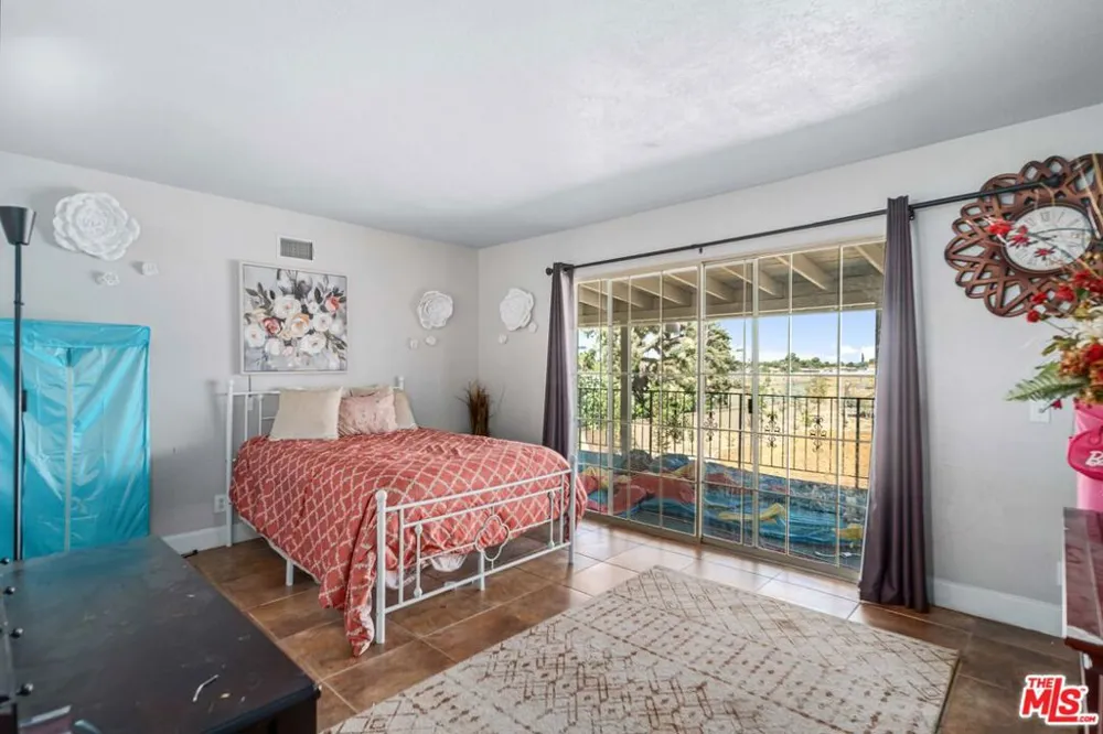 42706 20th Street Lancaster, CA 93534