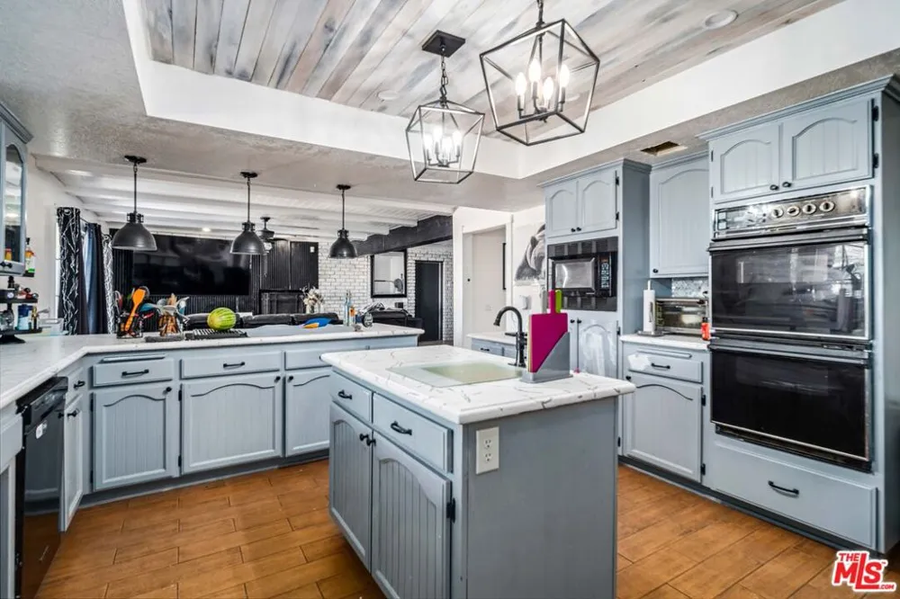 42706 20th Street Lancaster, CA 93534