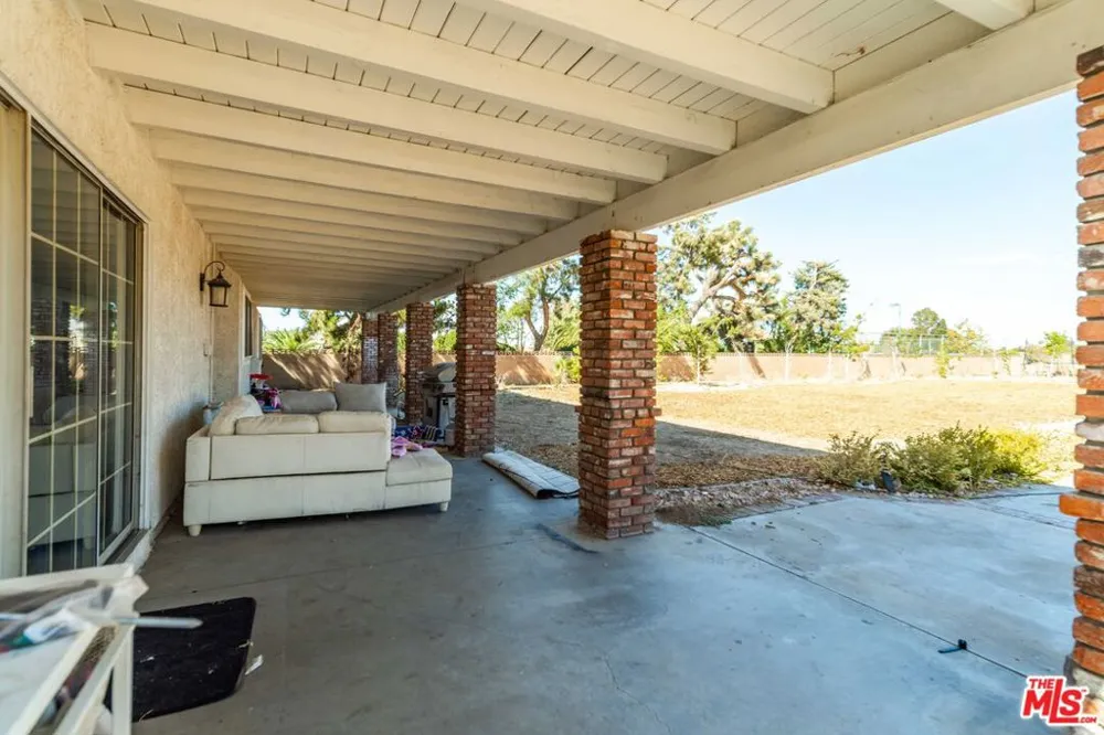 42706 20th Street Lancaster, CA 93534