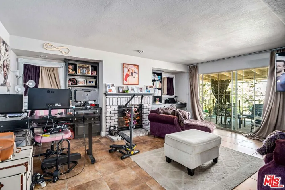 42706 20th Street Lancaster, CA 93534