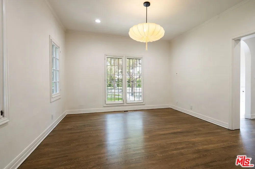 925 Rexford Drive Beverly Hills, CA 90210