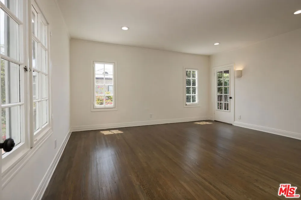 925 Rexford Drive Beverly Hills, CA 90210