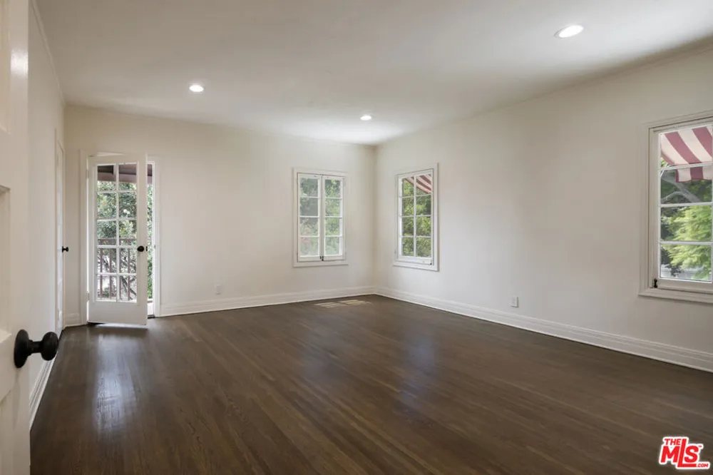 925 Rexford Drive Beverly Hills, CA 90210