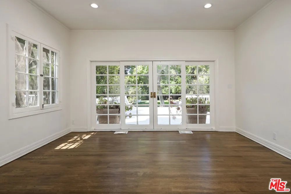 925 Rexford Drive Beverly Hills, CA 90210