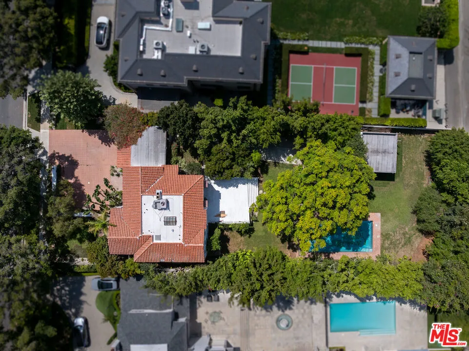 925 Rexford Drive Beverly Hills, CA 90210