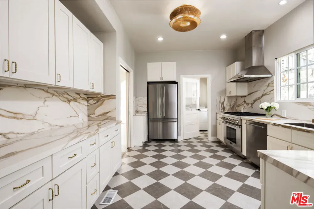 925 Rexford Drive Beverly Hills, CA 90210