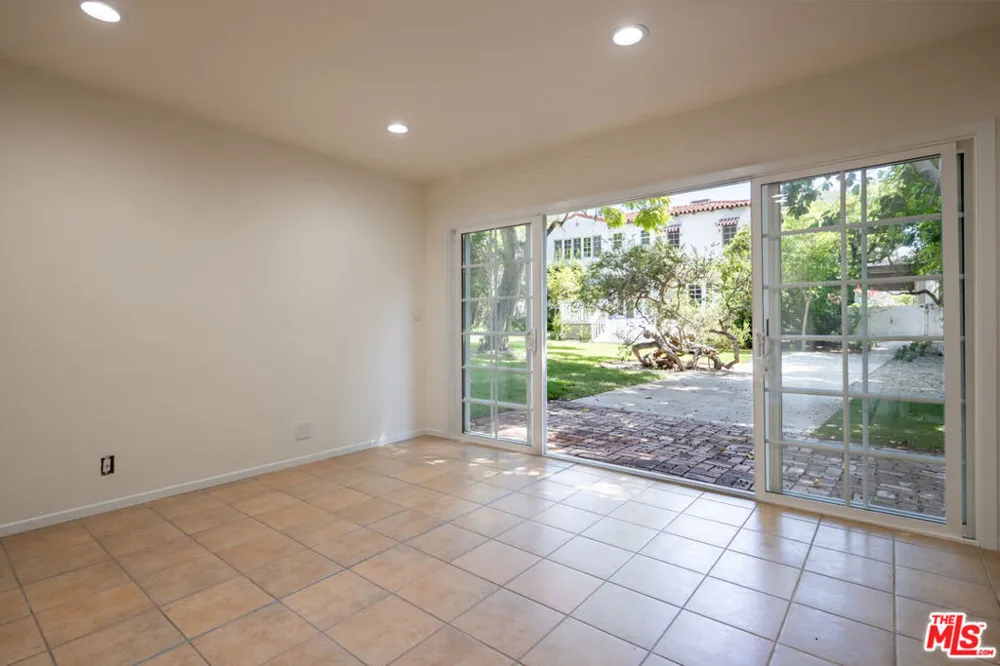 925 Rexford Drive Beverly Hills, CA 90210
