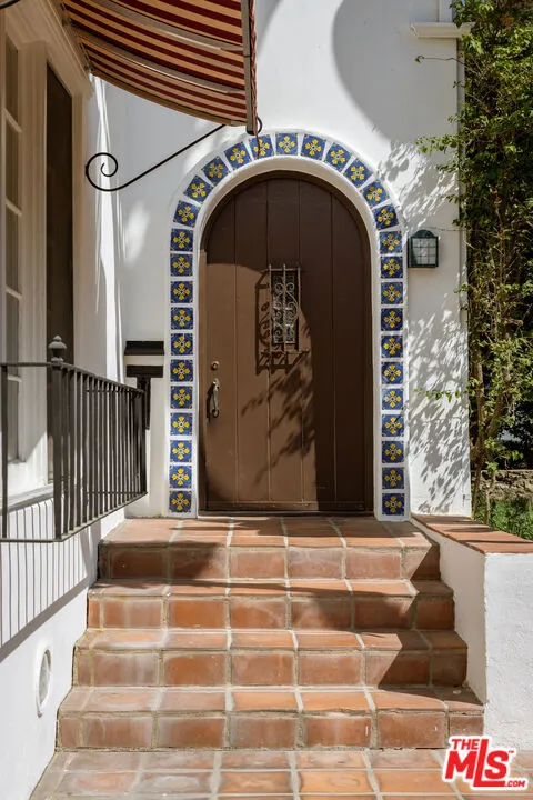 925 Rexford Drive Beverly Hills, CA 90210
