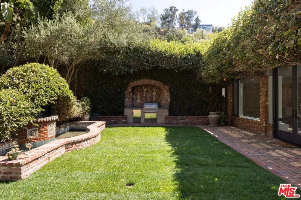 9507 Heather Road Los Angeles, CA 90210