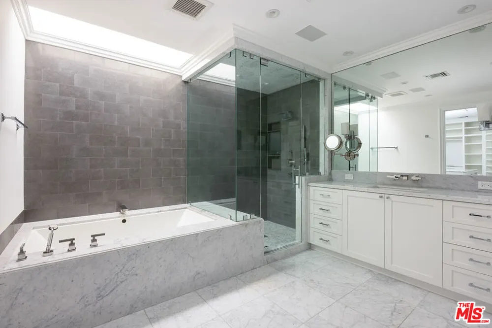 9507 Heather Road Los Angeles, CA 90210