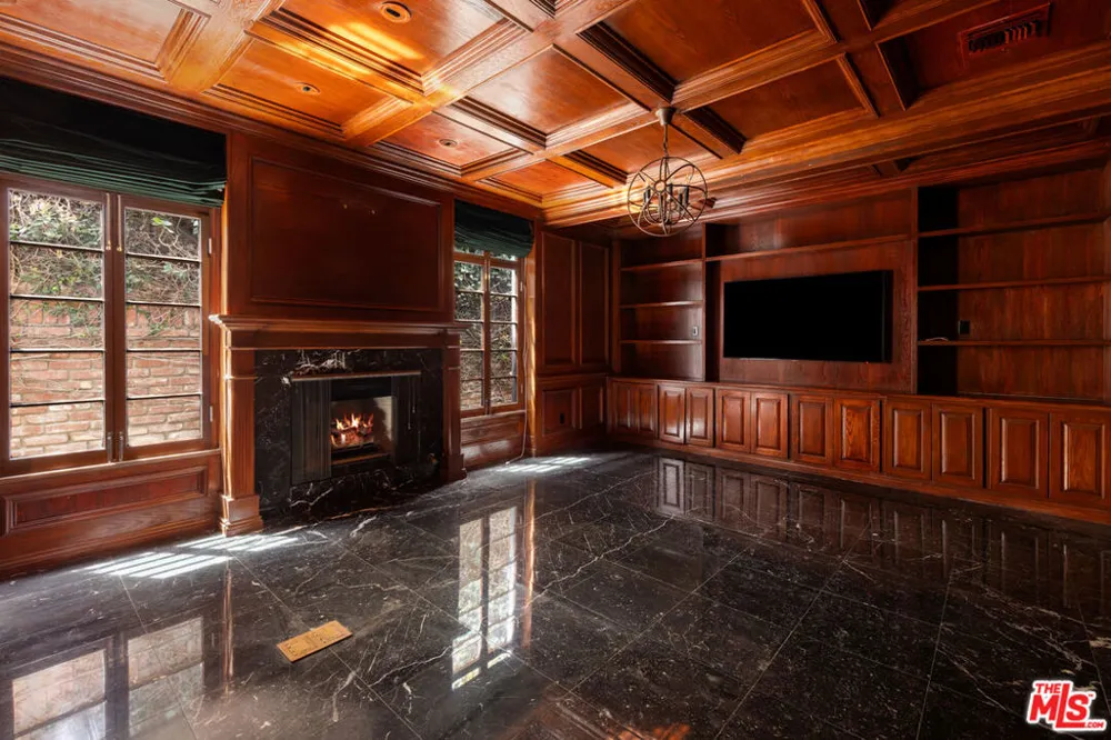 9507 Heather Road Los Angeles, CA 90210