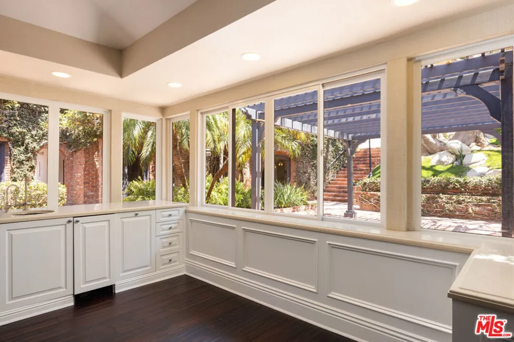 9507 Heather Road Los Angeles, CA 90210