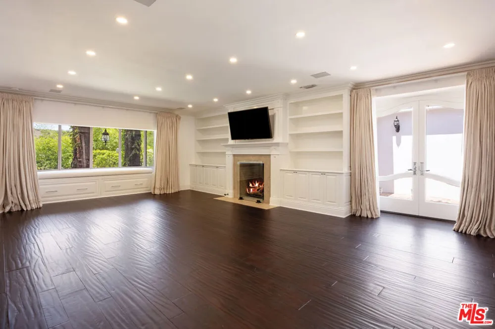 9507 Heather Road Los Angeles, CA 90210