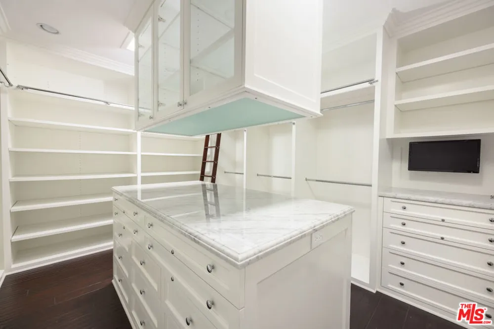 9507 Heather Road Los Angeles, CA 90210