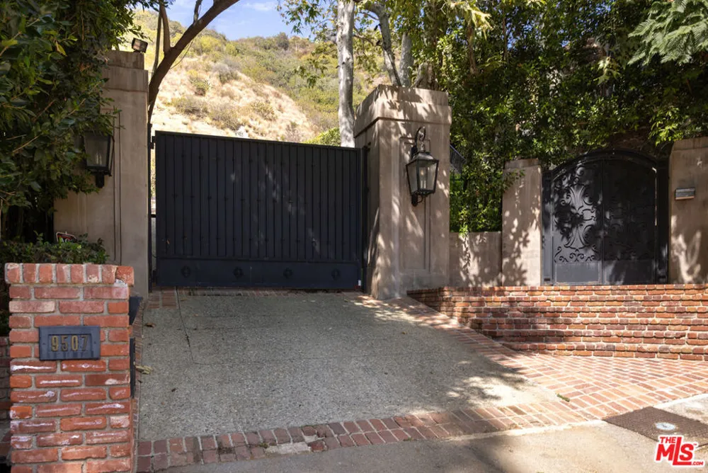 9507 Heather Road Los Angeles, CA 90210