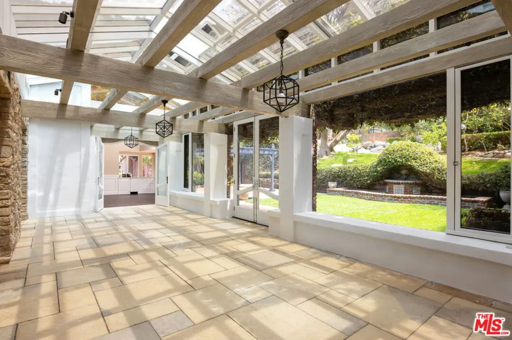 9507 Heather Road Los Angeles, CA 90210