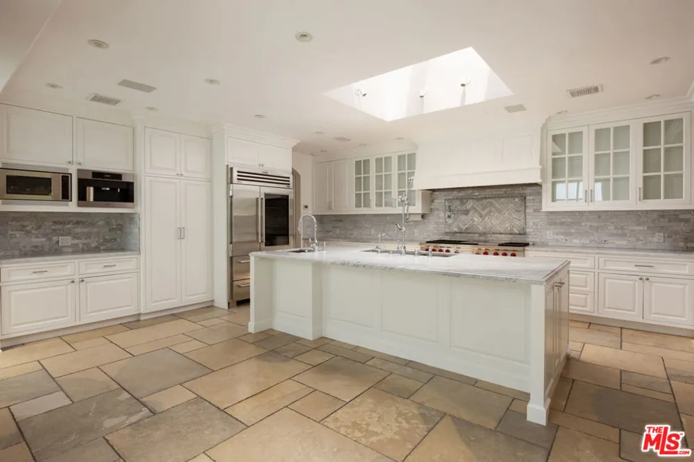 9507 Heather Road Los Angeles, CA 90210