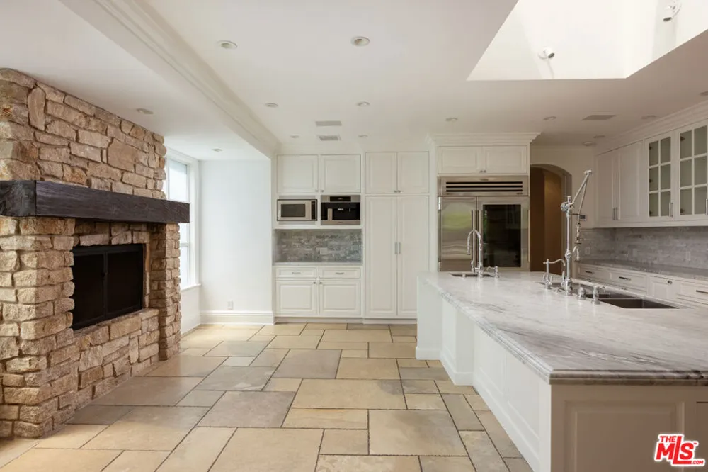 9507 Heather Road Los Angeles, CA 90210