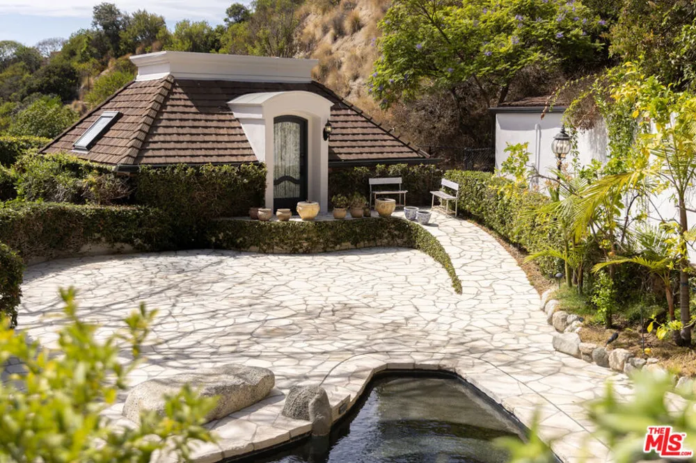 9507 Heather Road Los Angeles, CA 90210