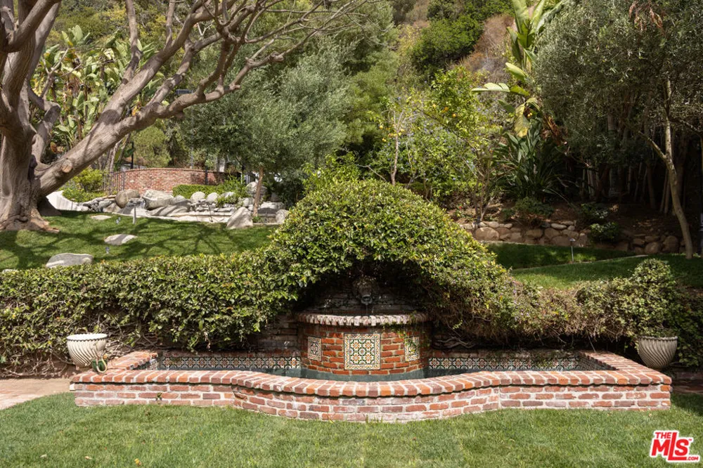 9507 Heather Road Los Angeles, CA 90210