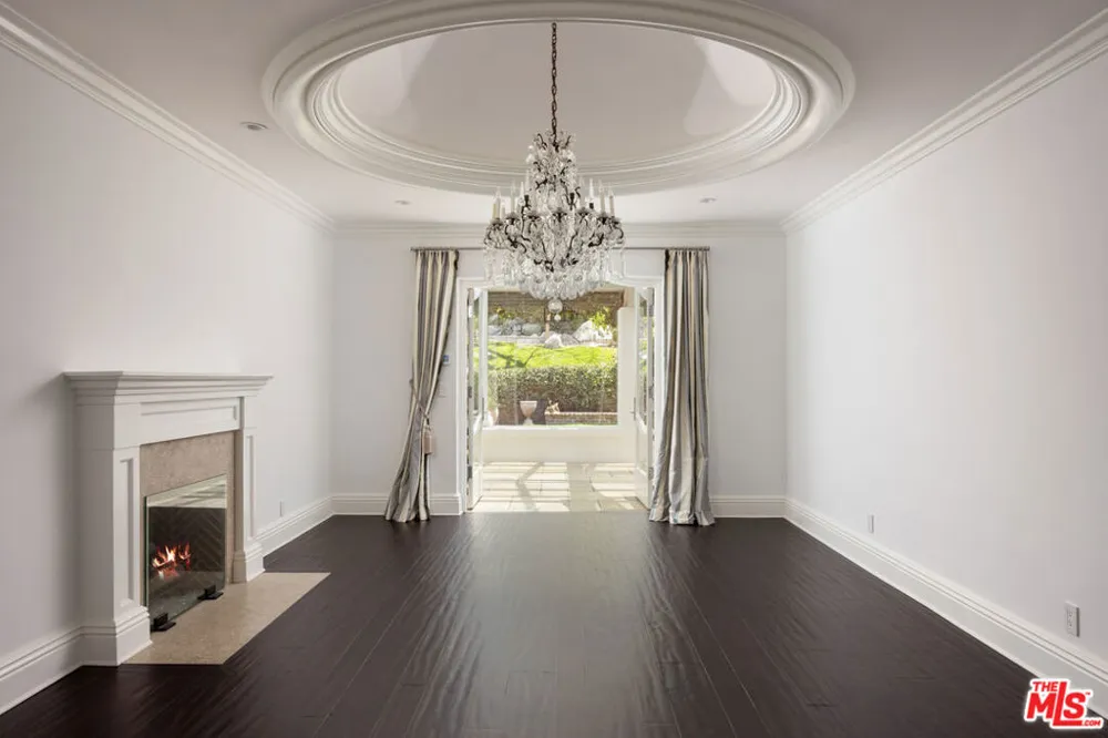 9507 Heather Road Los Angeles, CA 90210