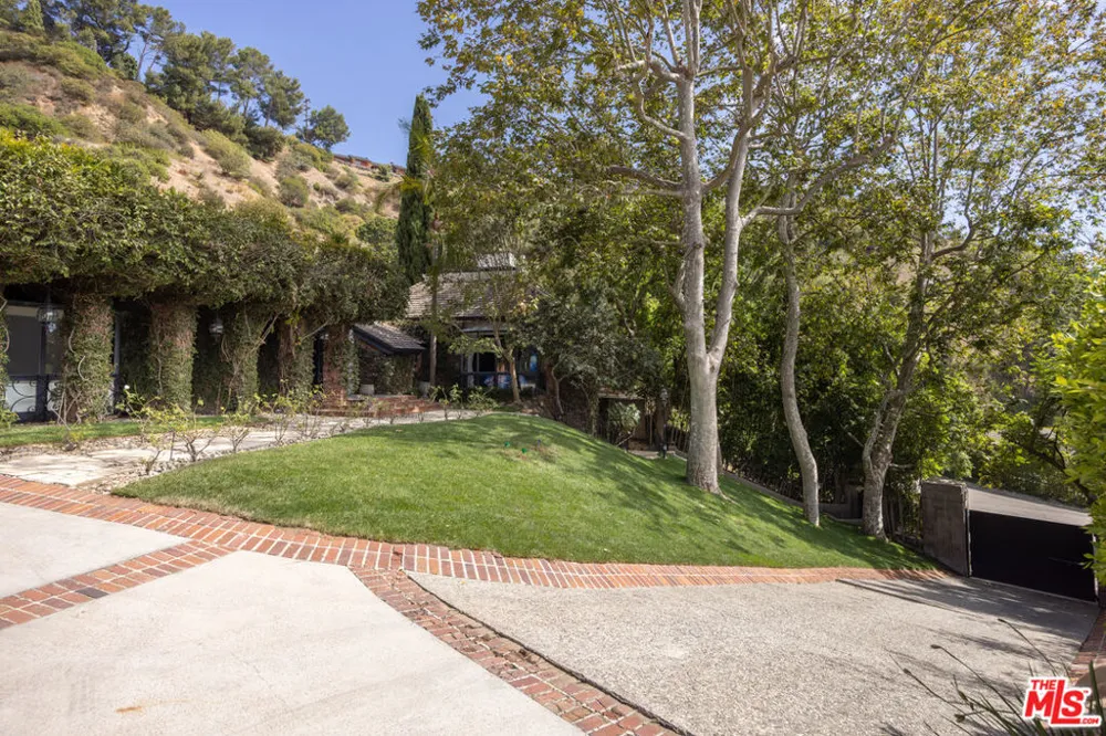 9507 Heather Road Los Angeles, CA 90210