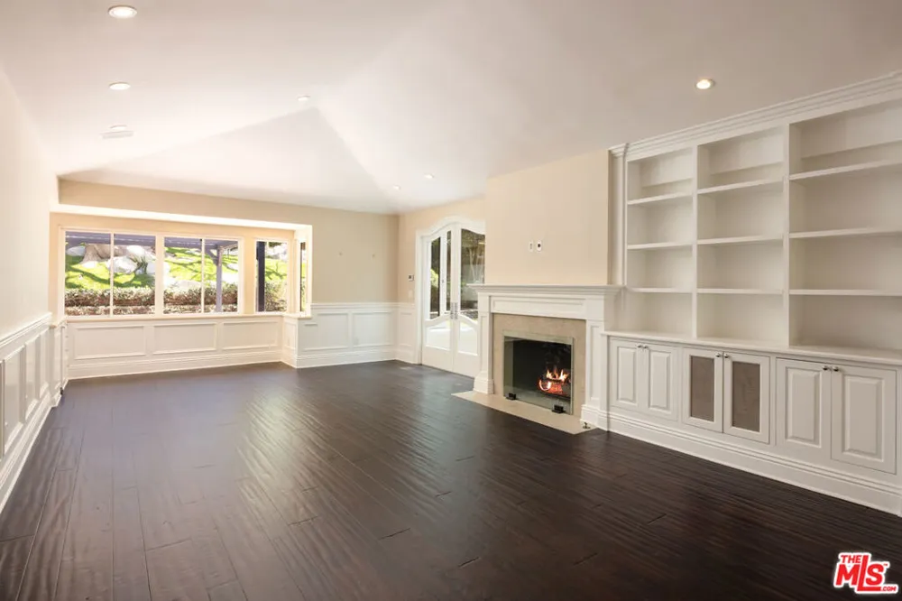 9507 Heather Road Los Angeles, CA 90210